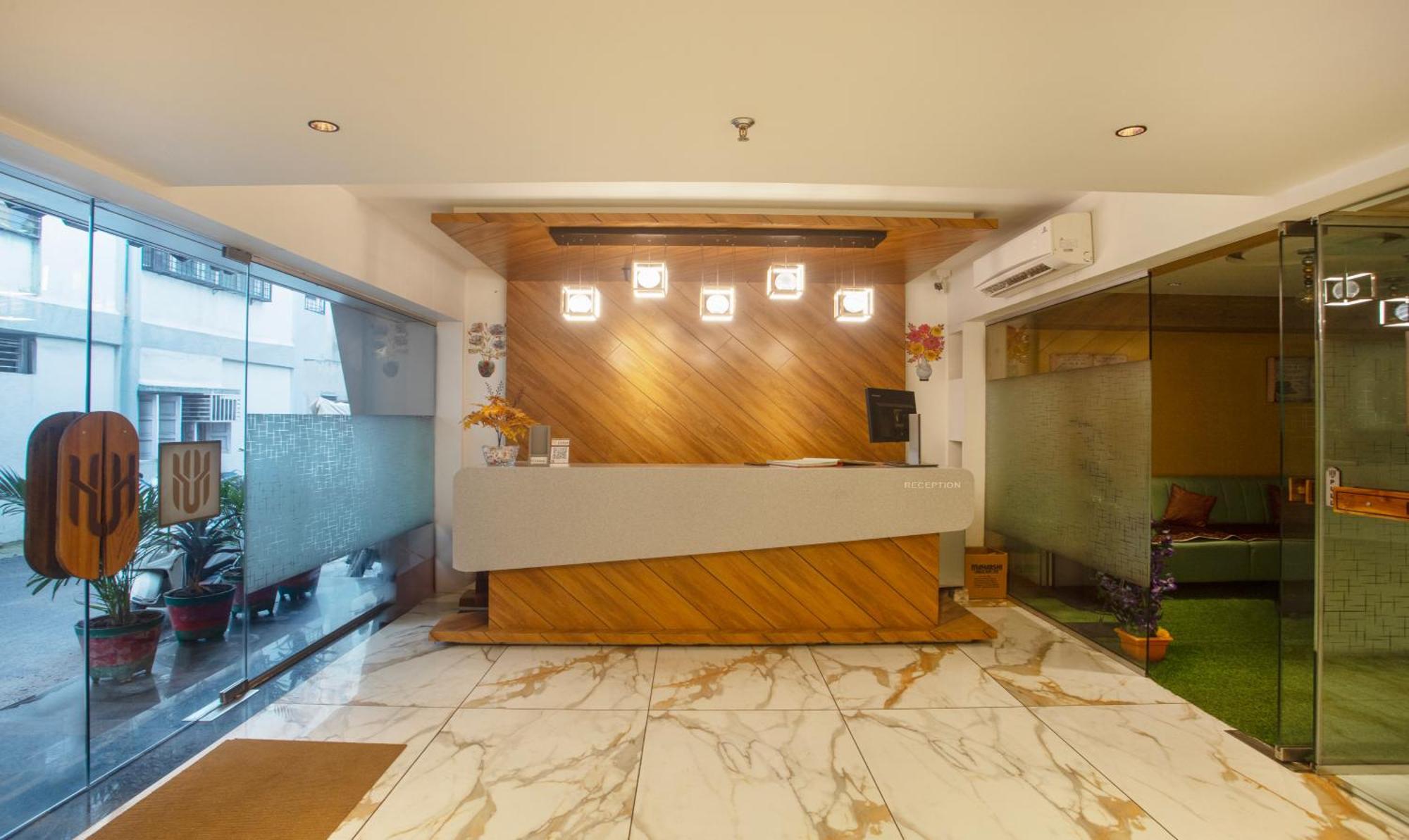 Treebo Urban, 1 Km From Railway Station Hotel สุรัต ภายนอก รูปภาพ