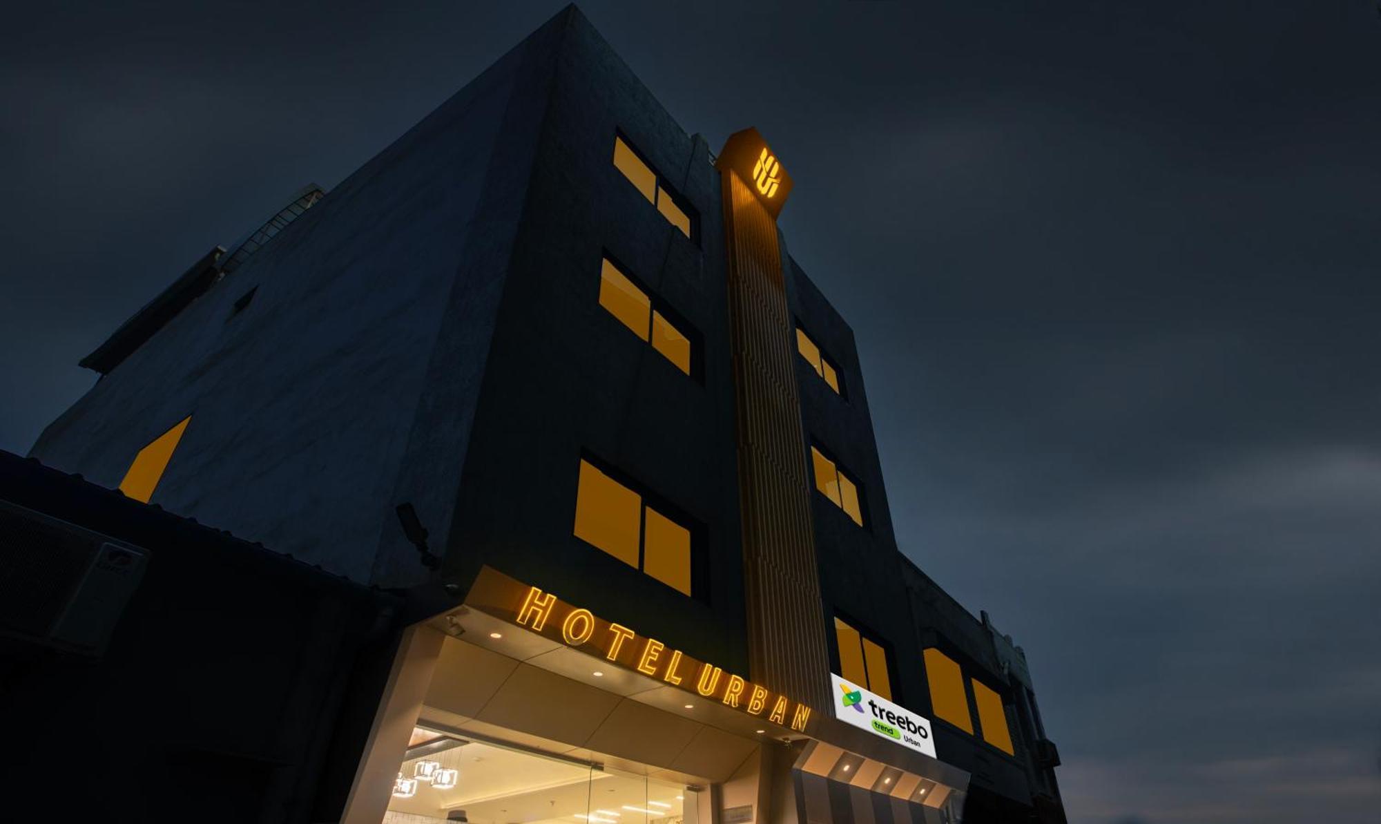 Treebo Urban, 1 Km From Railway Station Hotel สุรัต ภายนอก รูปภาพ