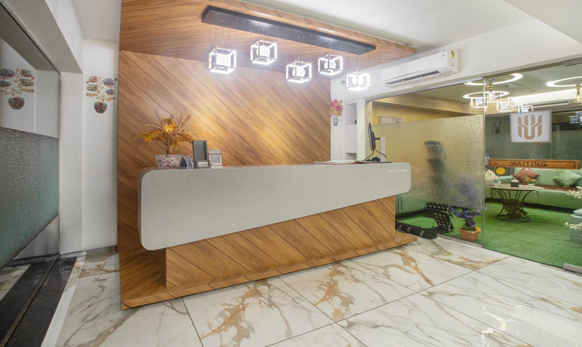 Treebo Urban, 1 Km From Railway Station Hotel สุรัต ภายนอก รูปภาพ