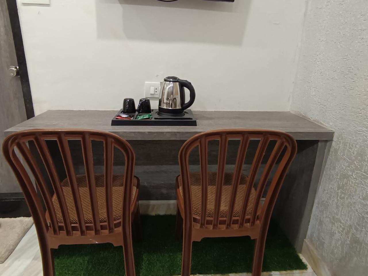 Treebo Urban, 1 Km From Railway Station Hotel สุรัต ภายนอก รูปภาพ
